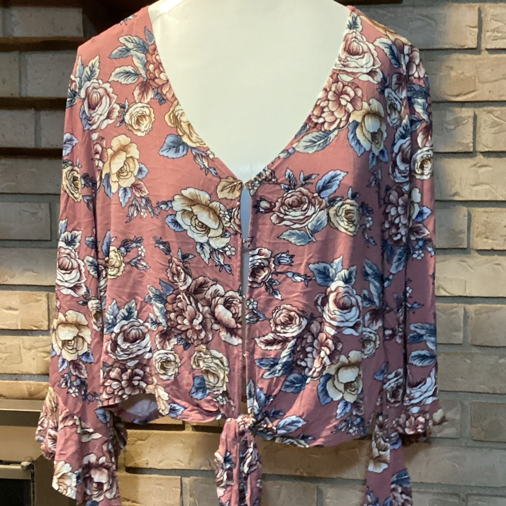 Urban Girl Floral V-Neck Tie-Front crop Blouse